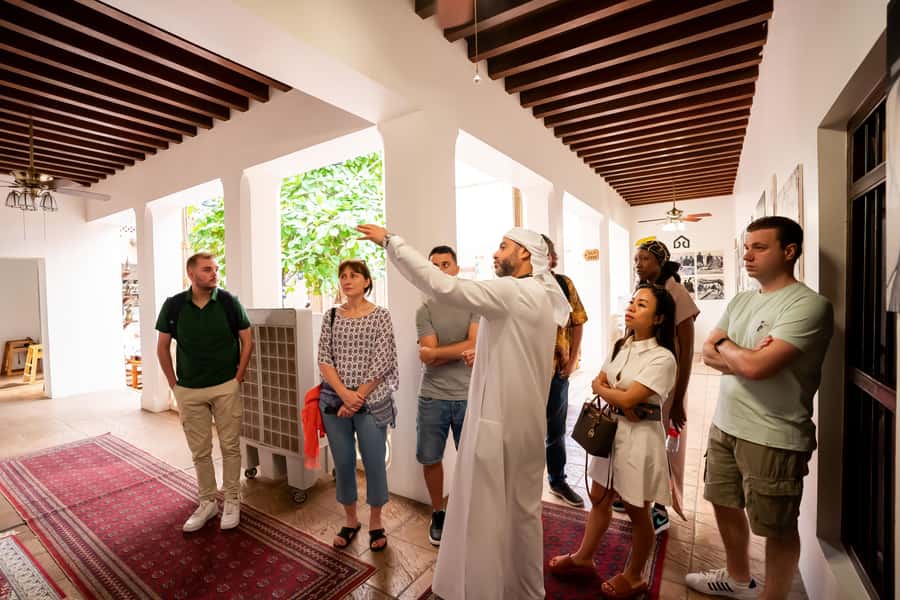 Old Dubai Guided Tour With Photographer: Souks & Street Food - Starting with coffee and Emirati hospitality