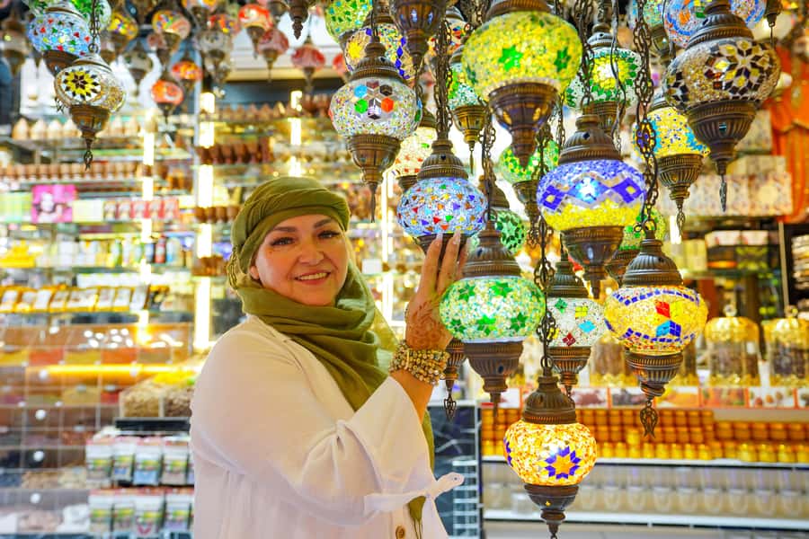 Old Dubai Historic Guided Tour: Creek, Street Food & Souks - Spice Souk: smells, color, and friendly pressure to buy