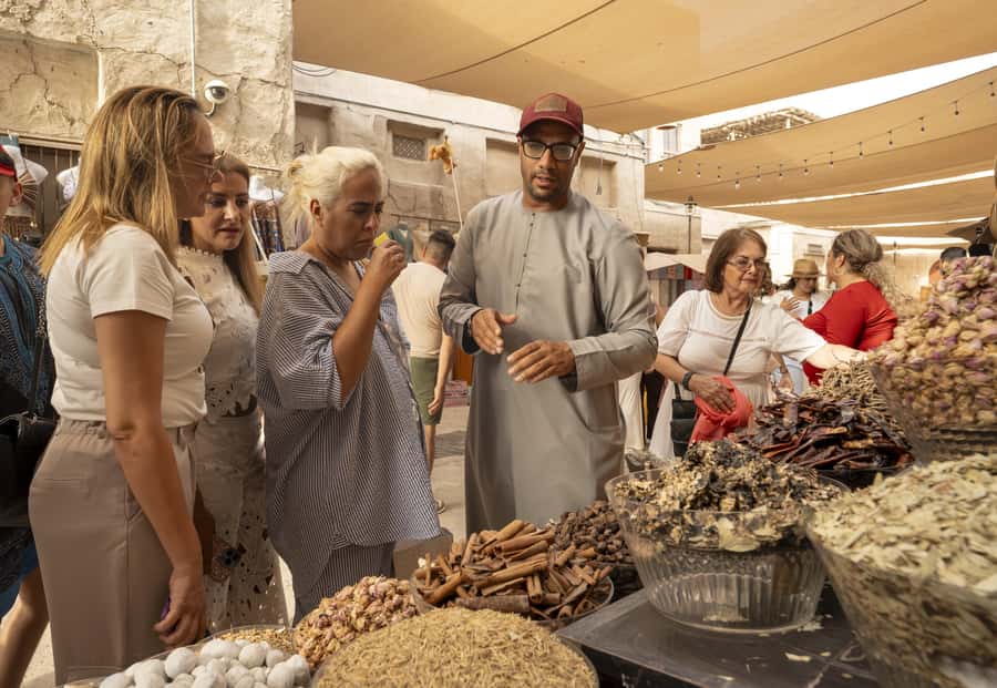 Old Dubai Historic Guided Tour: Creek, Street Food & Souks - Gold Souk: browsing without a shopping mission