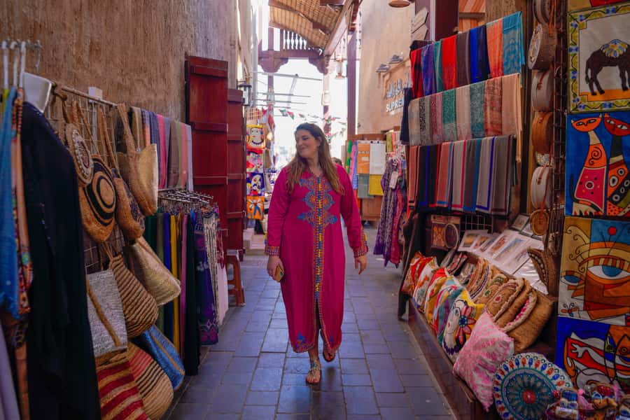 Old Dubai Historic Guided Tour: Creek, Street Food & Souks - Coffee, dates, and a traditional Emirati house