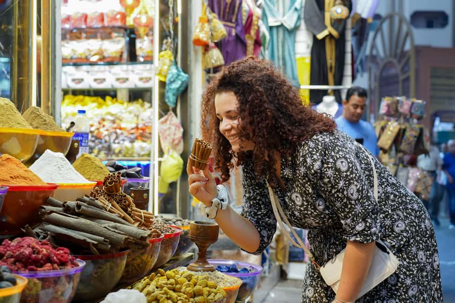 Old Dubai: Premium Guided Tour with Street Food & Abra Ride - Al Fahidi Fort and the older lanes
