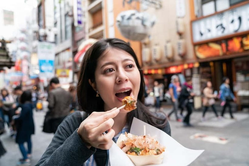 Osaka: Food Tour Kuromon Market & Dotonbori with Guide - Three-color dango at Mitoya