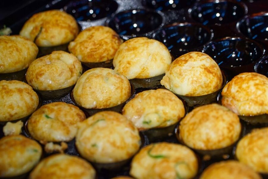 Osaka: Kuromon Market Food Walking Tour (6 stops, 6 tastes) - A small shrine and the quieter side of the route