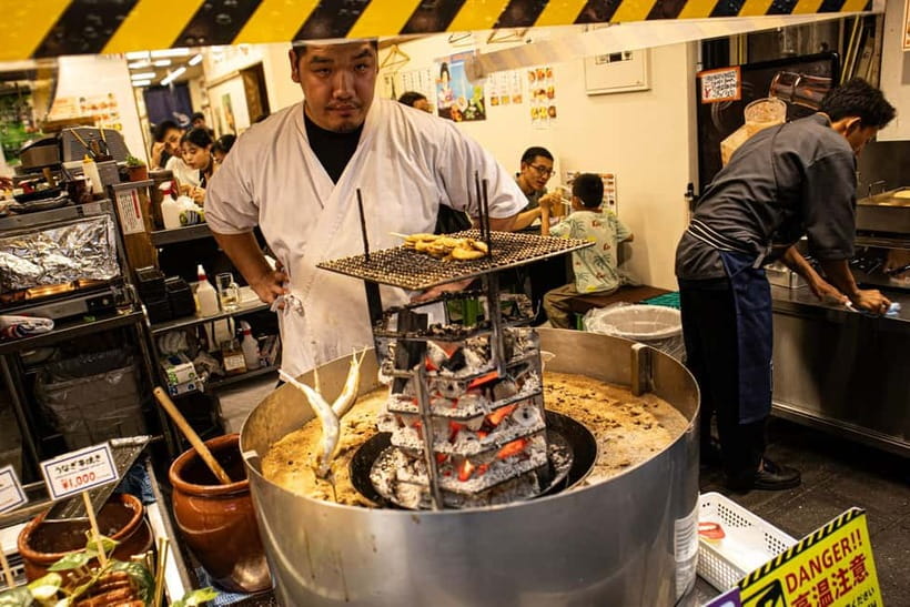 Osaka: Kuromon Market Street Food Tour with Pro Local Guide - Who should book this Osaka food walk?