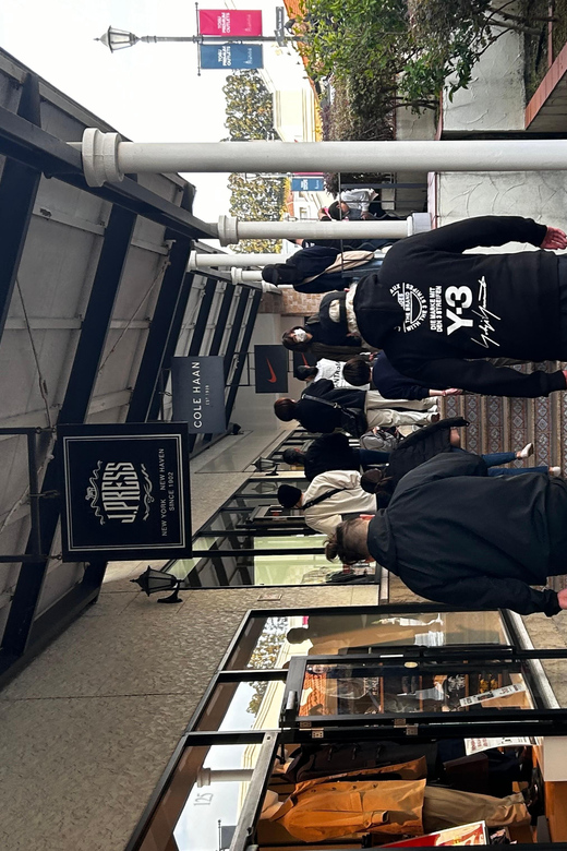 Outlet Shopping and Yatai Tour - What the guides add to the day