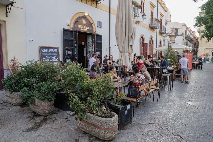 Palermo: Mafia history and present, Street Food Walking Tour - Sicilian craft beer and the civic meaning of pizzo-free stops