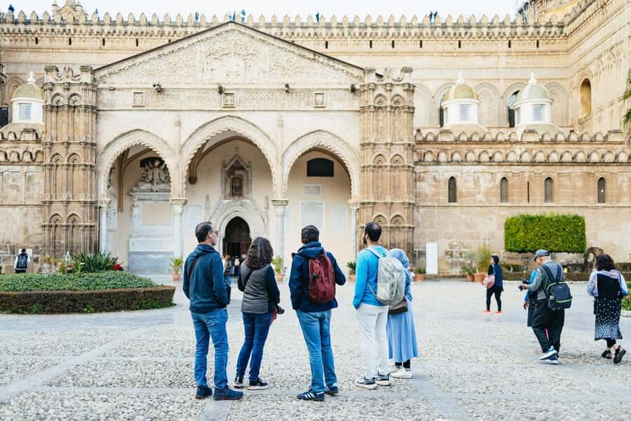 Palermo: Street Food and History Walking Tour - Eating Your Way Through Capo Market