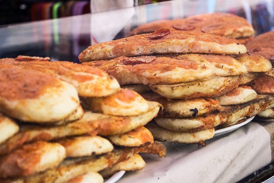 Palermo: Street Food Tour in Ballarò and Vucciria Markets - Vucciria: old market character and local drinks