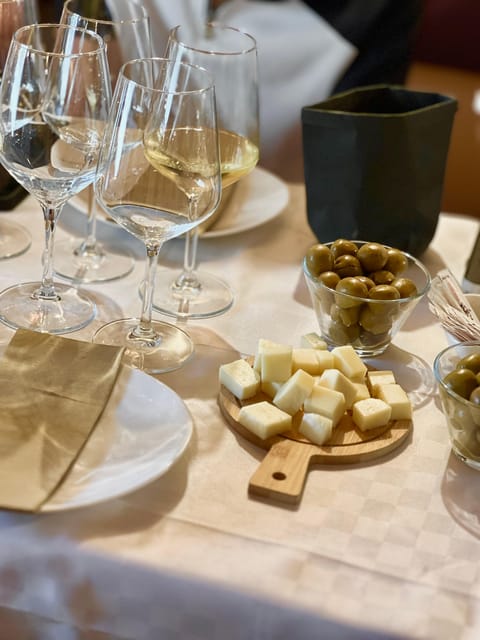 Palermo: Street Food Tour & Sicilian Wine Tasting - The 90-minute Sicilian wine tasting
