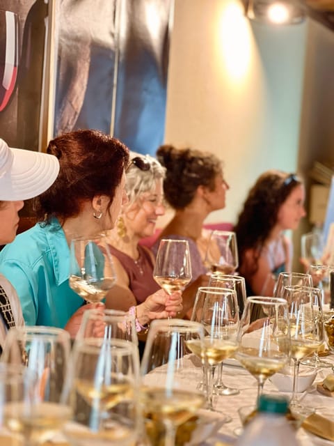Palermo: Street Food Tour & Sicilian Wine Tasting - Meeting the guide at Piazza Beati Paoli