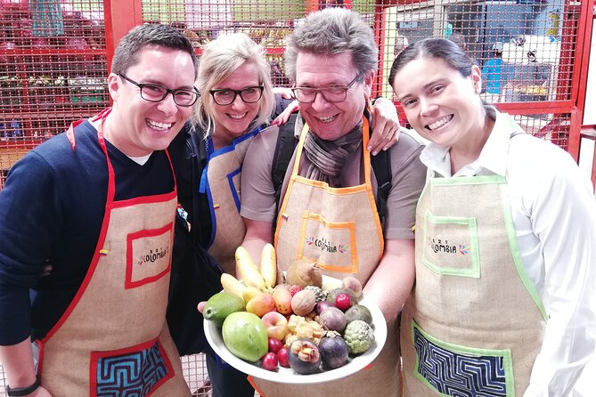 PALOQUEMAO MARKET FOOD TOUR. EXOTIC FRUIT. LOCAL SNACKS. /Min 2 pax - Key things to know before you book