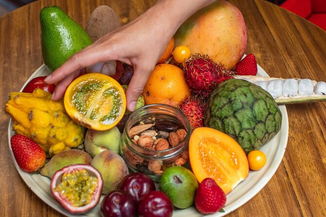 PALOQUEMAO MARKET FOOD TOUR. EXOTIC FRUIT. LOCAL SNACKS. /Min 2 pax - The flower market brings color before breakfast