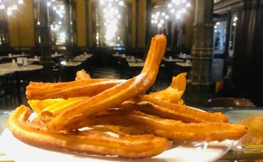 Pamplona: Walking Tour with Churros Tasting and Coffee Break - Churros and coffee at Café Iruña