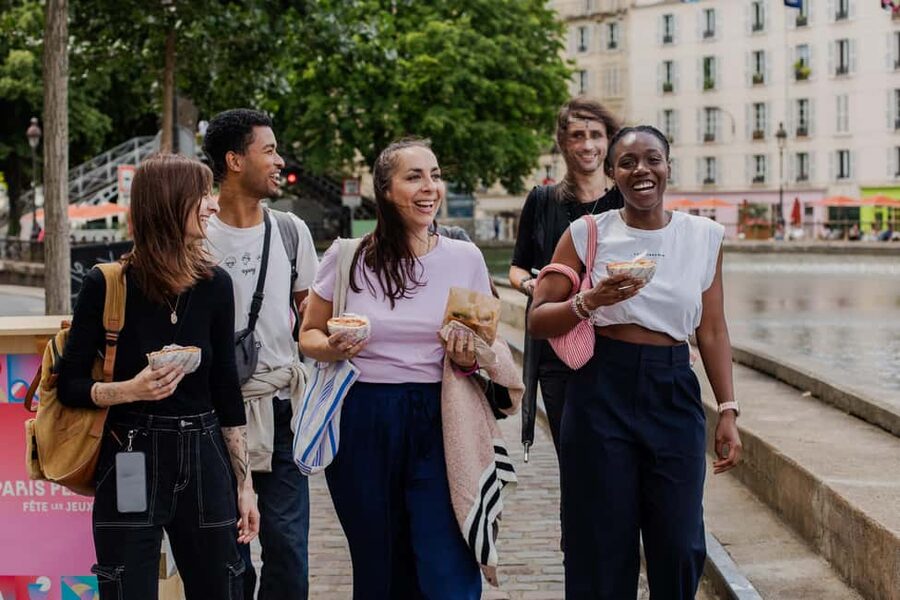 Paris: Vegan Food Tour (Street-food edition) - A short walk to a serious hot sandwich