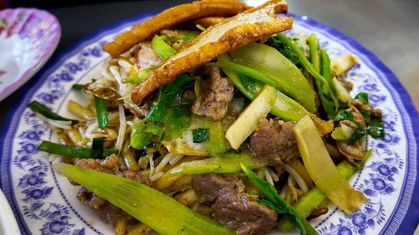 Phnom Penh: Authentic Walking Food Tour with Local Guide - Why this evening food walk works