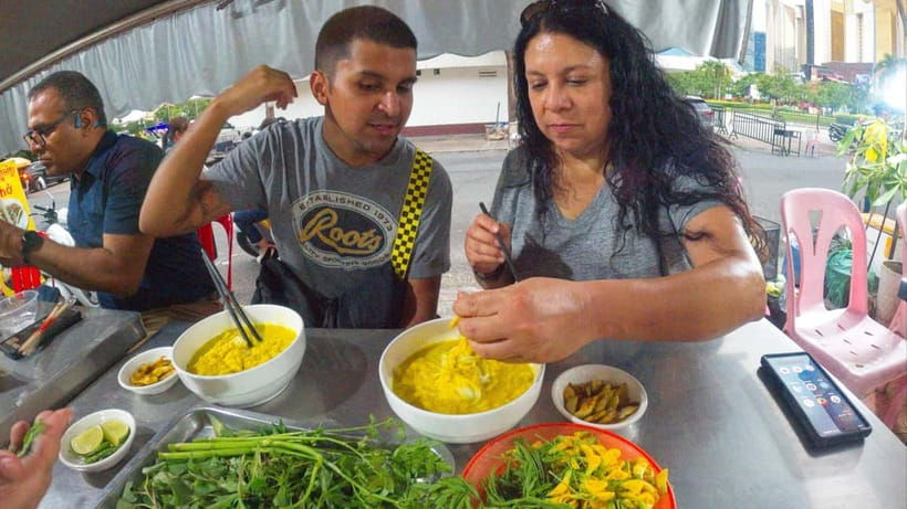 Phnom Penh: Authentic Walking Food Tour with Local Guide - Meeting Lina outside the National Museum