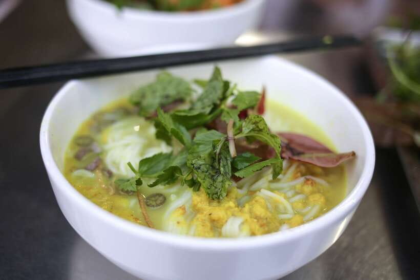 Phnom Penh: Culinary Underground Local Food Tuk-Tuk Tour - Key points at a glance
