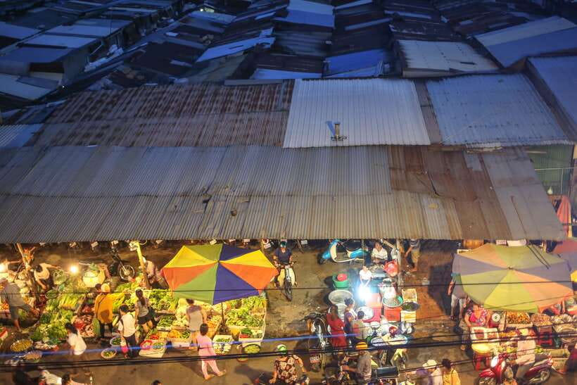 Phnom Penh: Culinary Underground Local Food Tuk-Tuk Tour - Craft beer and a rooftop finish