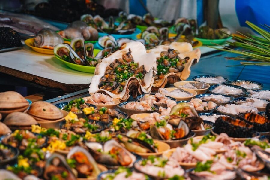 Phu Quoc: Street Food Tour - Seafood hotpot or noodles gives the evening its main meal