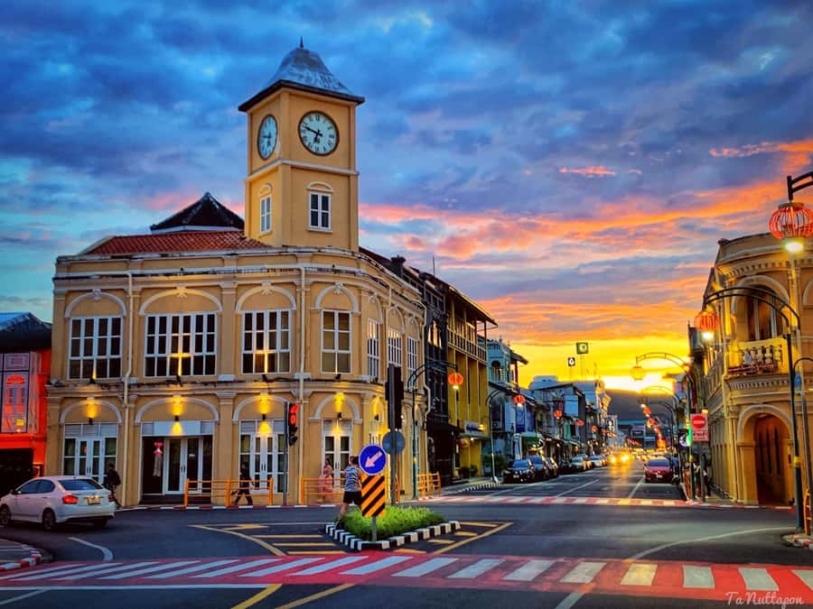 Phuket: Old Town + ATV 30Min Zipline 15Pform + Night Market - The night market finishes the day with food and browsing