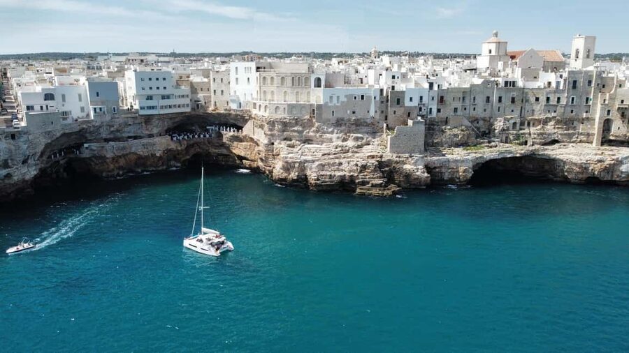 Polignano a Mare: Catamaran Tour with Aperitif & Local Food - The 50-minute stop at Cala Corvino