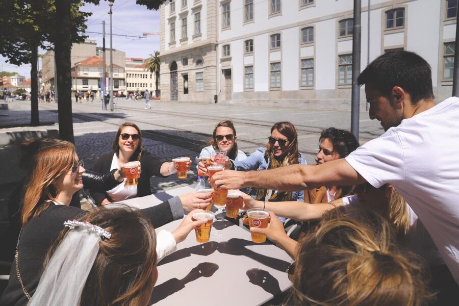 Porto: Evening Local Food Crawl with Drink Pairings - Stop one: an aperitif and the first taste of Porto