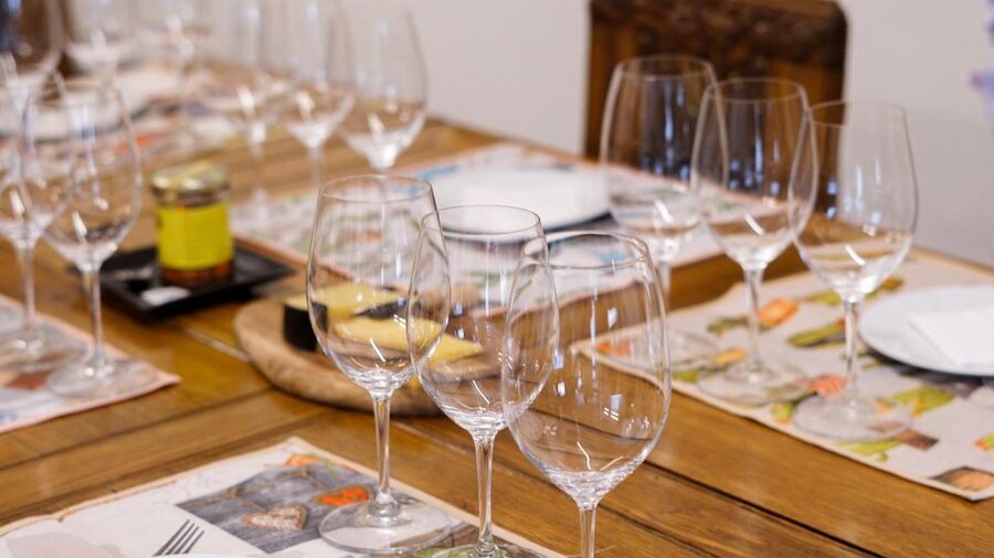 Porto: Evening Local Food Crawl with Drink Pairings - Stop two: local drinks beyond port