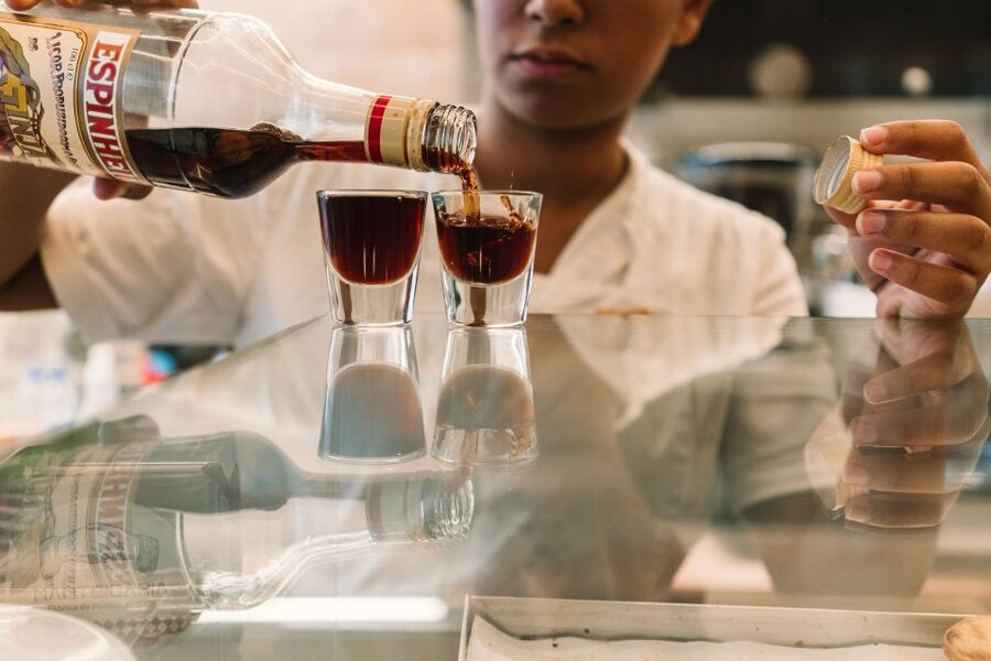 Porto: Evening Local Food Crawl with Drink Pairings - Meeting at the war memorial