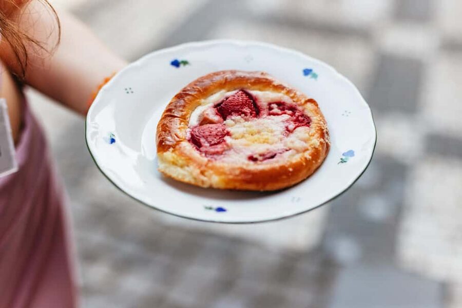 Prague: Guided Street Food Walking Tour - The sweet stop and coffee break