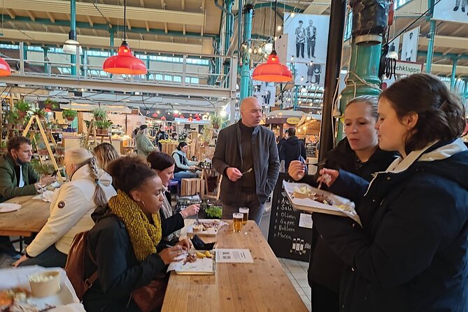 Private Berlin Bites & Historical Highlights - 2,5hrs - Beer from a Berlin Spätkauf