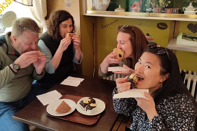 Private Berlin Bites & Historical Highlights - 2,5hrs - Mustafa’s and the story of Berlin döner