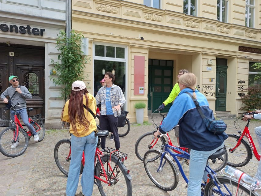 Private Berlin Street Food Bike Tour - Carlo, Sam, and the guide’s role