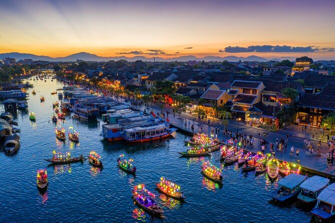 Private Boat Ride, Night Market, and Walking Tour in Hoi An - Taking the sampan onto the Thu Bon River