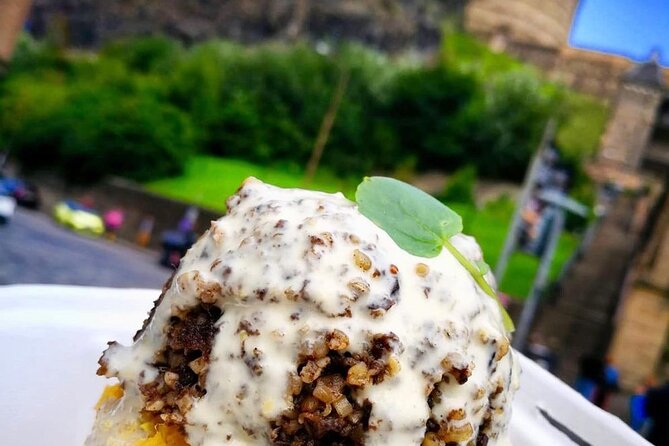 Private Edinburgh Street Food Walking Tour - Starting along the Royal Mile