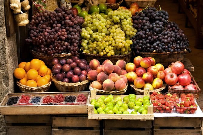 Private Florence Food Walking Tour with Wine and Food Tastings - What the guides add to the experience