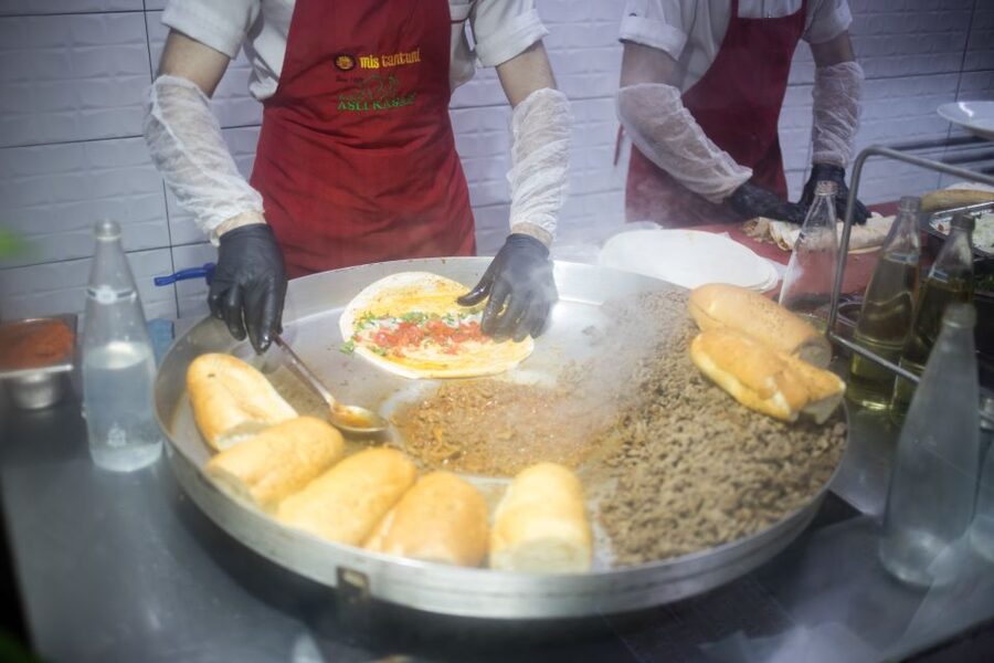 Private Food Tour in Local Food Markets in Asian Side by Van - Kadıköy turns the tour toward food