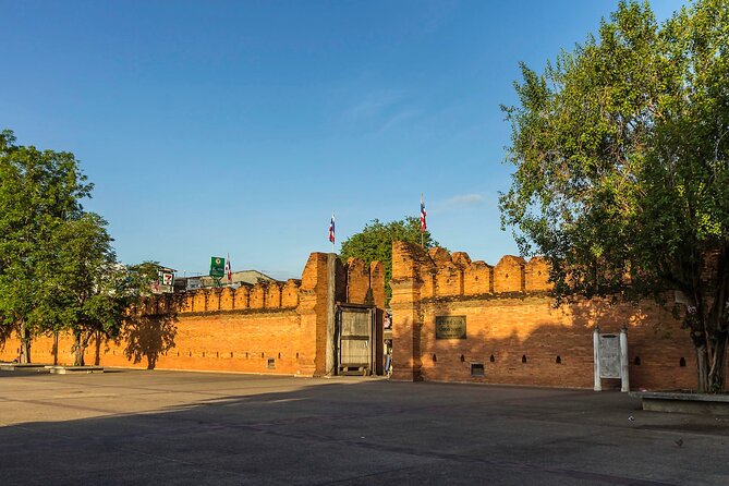 Private Half-Day Tour The Old Chiang Mai City With Street Foods - Why the old city walls are the real attraction