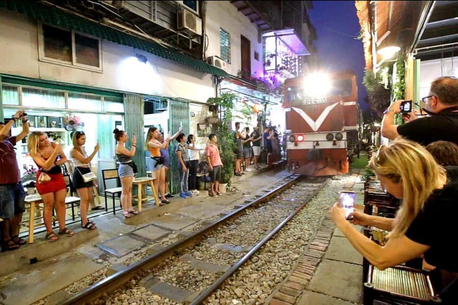 Private: Hanoi Street Food Exploration and Train Street Trip - Banh tôm and Hanoi’s wider food map