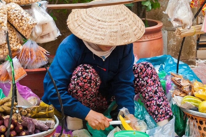 PRIVATE Hoi An Ancient Town - Night Market Street Food By Night - Why Hoi An works so well after dark