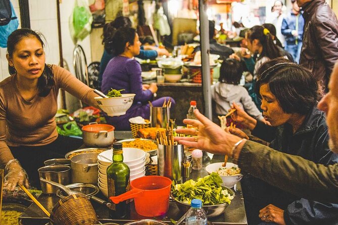 PRIVATE Hoi An Ancient Town - Night Market Street Food By Night - The Hoi An dishes you are likely to try