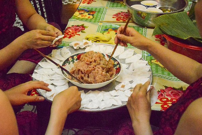 Private HoiAn Ancient Town Night Market Street food tour by Night - What this private Hoi An food tour is really offering