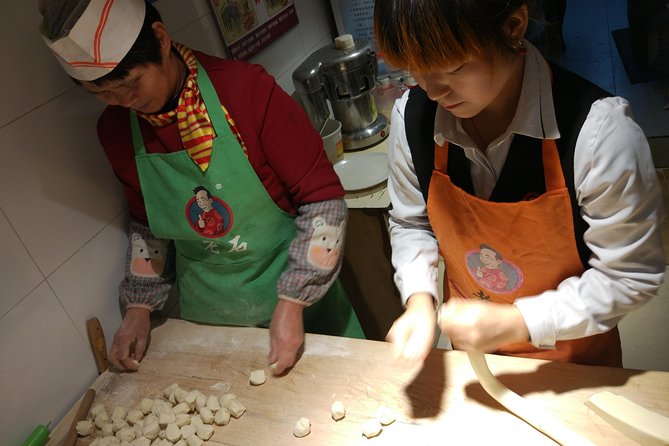 Private Hutong Culture Tour with Dumpling Cooking Class plus Cricket Fighting Game - Yandaixiejie and the walk to Houhai Lake