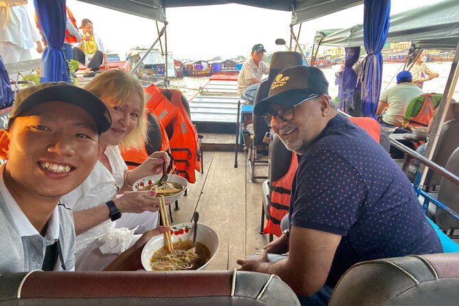 Private Scooter Street Food Tour in Saigon with 11 Tastings - District 10 flower market and dessert