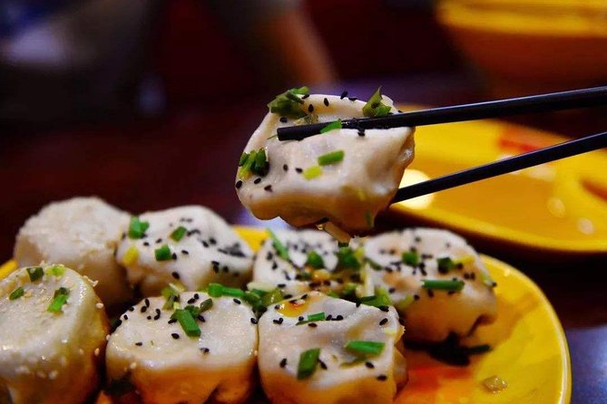 Private Shanghai Evening Street Food Walking and Cruise Tour - Why this tour works as a first night in Shanghai