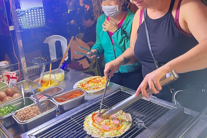 Private Street Food Discovery by Cyclo at Night in Ho Chi Minh - Nguyen Thien Thuat Apartments and District 3 Food