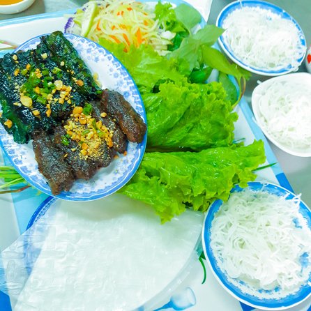 Private Street Food Evening Walking Tour in Ho Chi Minh City - Six to ten tastes across several districts