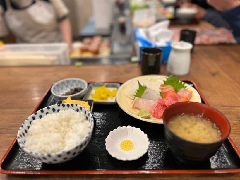 Private Toyosu & Tsukiji Market Adventure with Tuna Auction - What the private format really adds