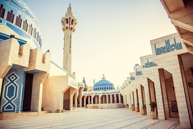 Private Walking Tour of Amman with Optional Street Food Experience - Guides, transport, and what the price means