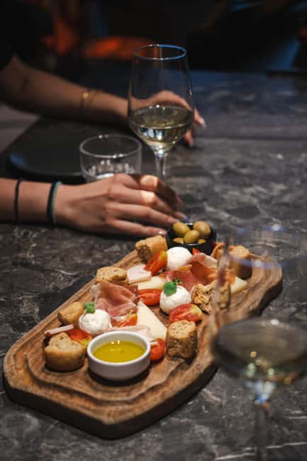Rethymno: Cretan Wine Tasting Guided Tour with Local Food - What the Cretan food pairings add