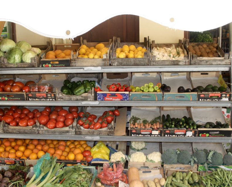 Rethymno: Private Old Town Highlights Tour with Street Food - Meeting the guide and handling the practical details